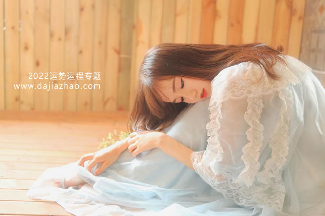 1972鼠女戴什么首饰最旺