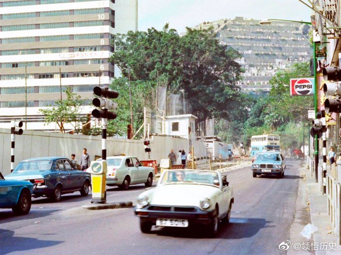 1978年10月19日出世到2020年2月1日是多少周岁